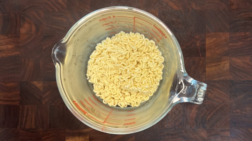 noodles to a glass bowl.